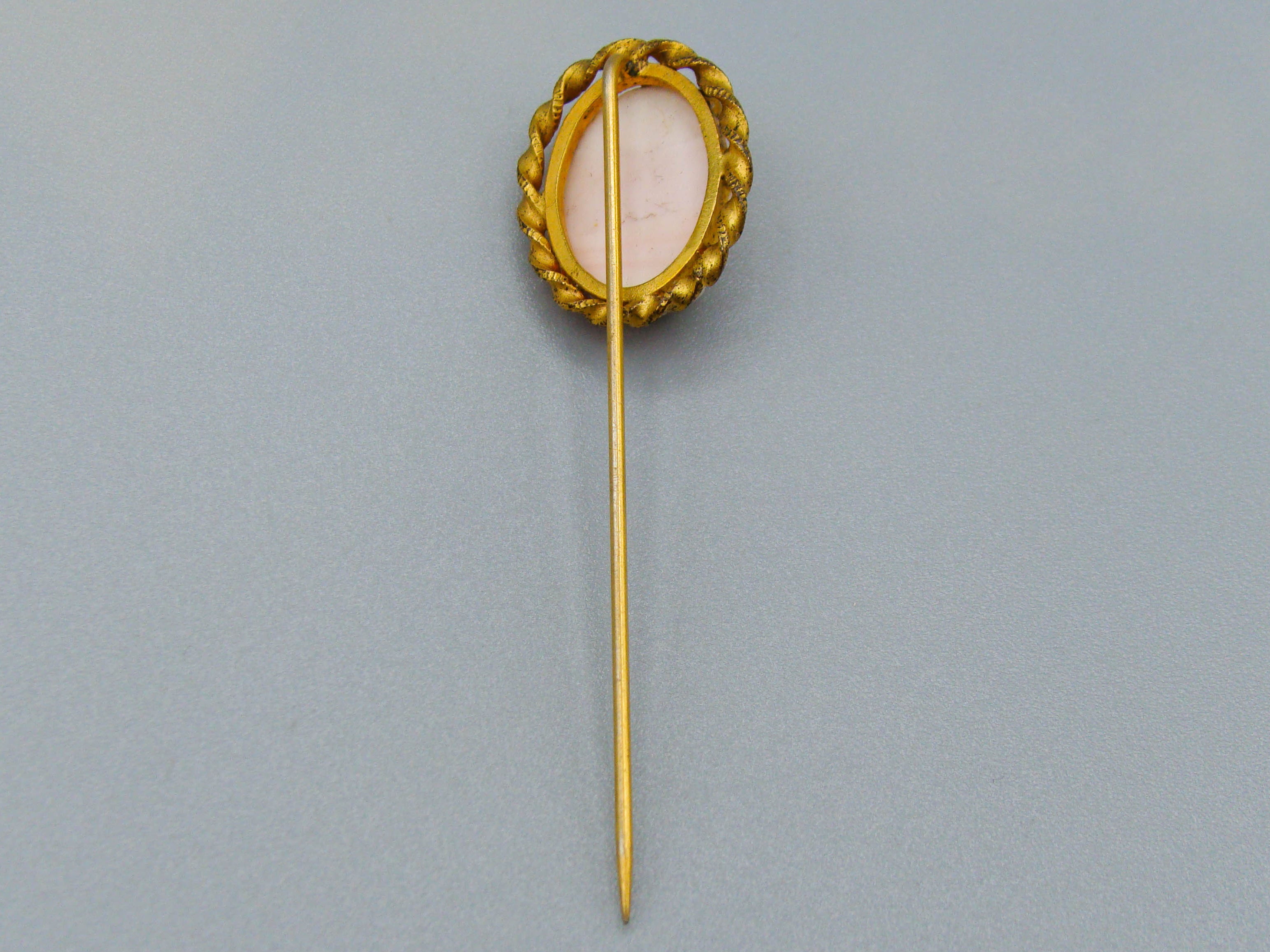 antique coral, natural coral, undyed coral, White - Angel skin coral, Italian coral, pacific coral, Sardinian Coral, sea coral, Mediterranean coral, Mediterranean Pin, Mediterranean Cameo, coral Pin, Asien coral, Asien Pin, handcarved coral, Gold 8 Karat