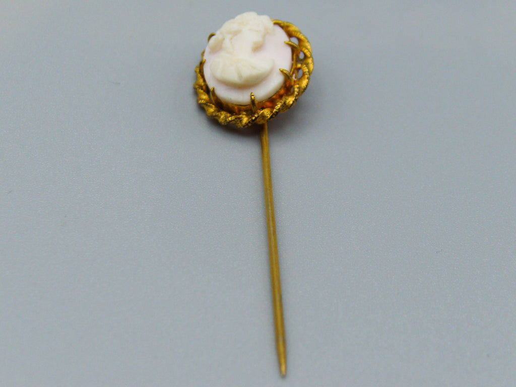 antique coral, natural coral, undyed coral, White - Angel skin coral, Italian coral, pacific coral, Sardinian Coral, sea coral, Mediterranean coral, Mediterranean Pin, Mediterranean Cameo, coral Pin, Asien coral, Asien Pin, handcarved coral, Gold 8 Karat