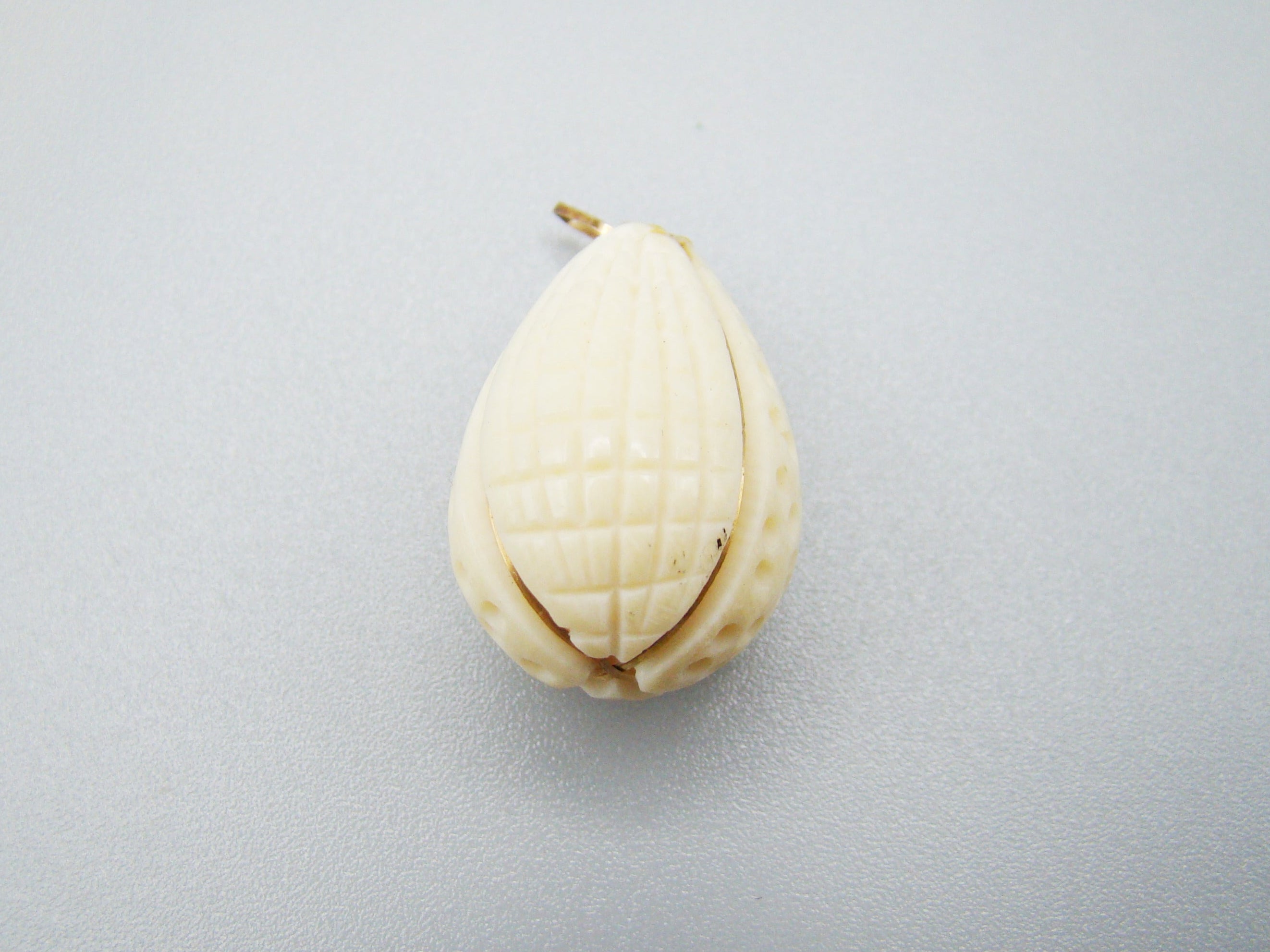 Antique Ivory, Natural Ivory, Mediterranean Ivory, handcarved Ivory, Asien Ivory, Elephant Ivory, Ivory Chain, Ivory Pendant, Gold 18K