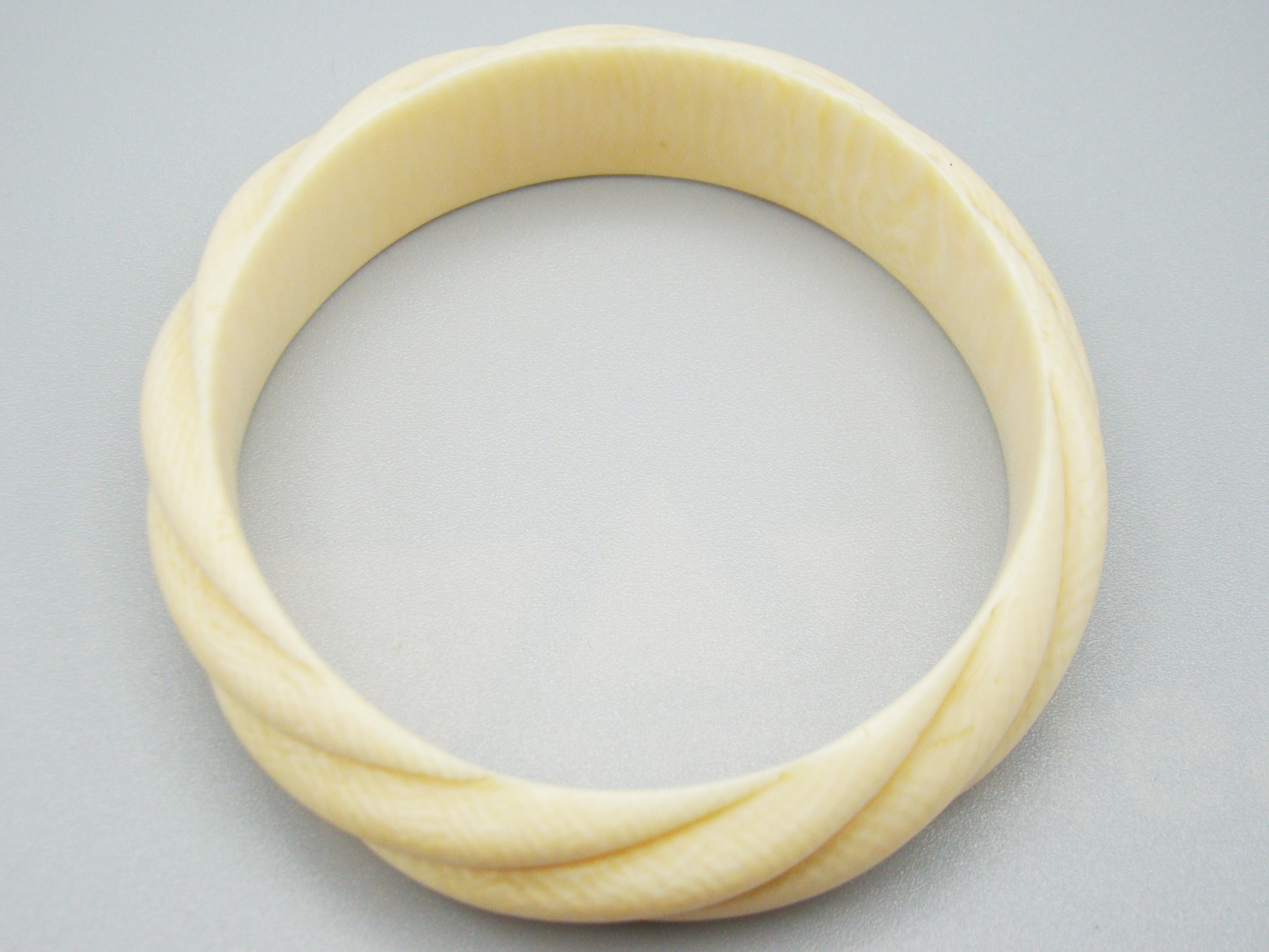 Antique Ivory, Natural Ivory, Ivory Bracelet, Mediterranean Ivory, handcarved Ivory, Asien Ivory, Elephant Ivory