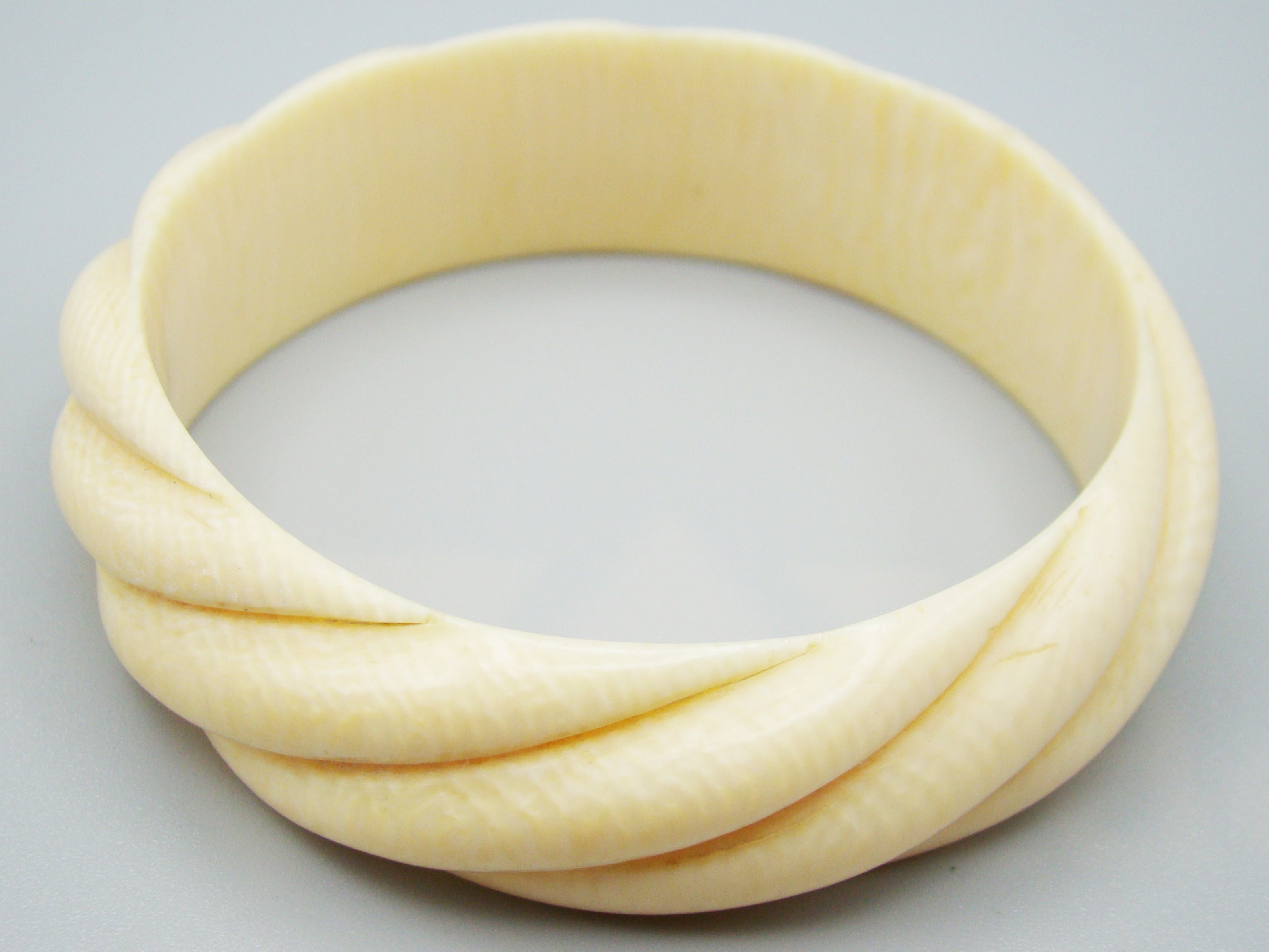 Antique Ivory, Natural Ivory, Ivory Bracelet, Mediterranean Ivory, handcarved Ivory, Asien Ivory, Elephant Ivory