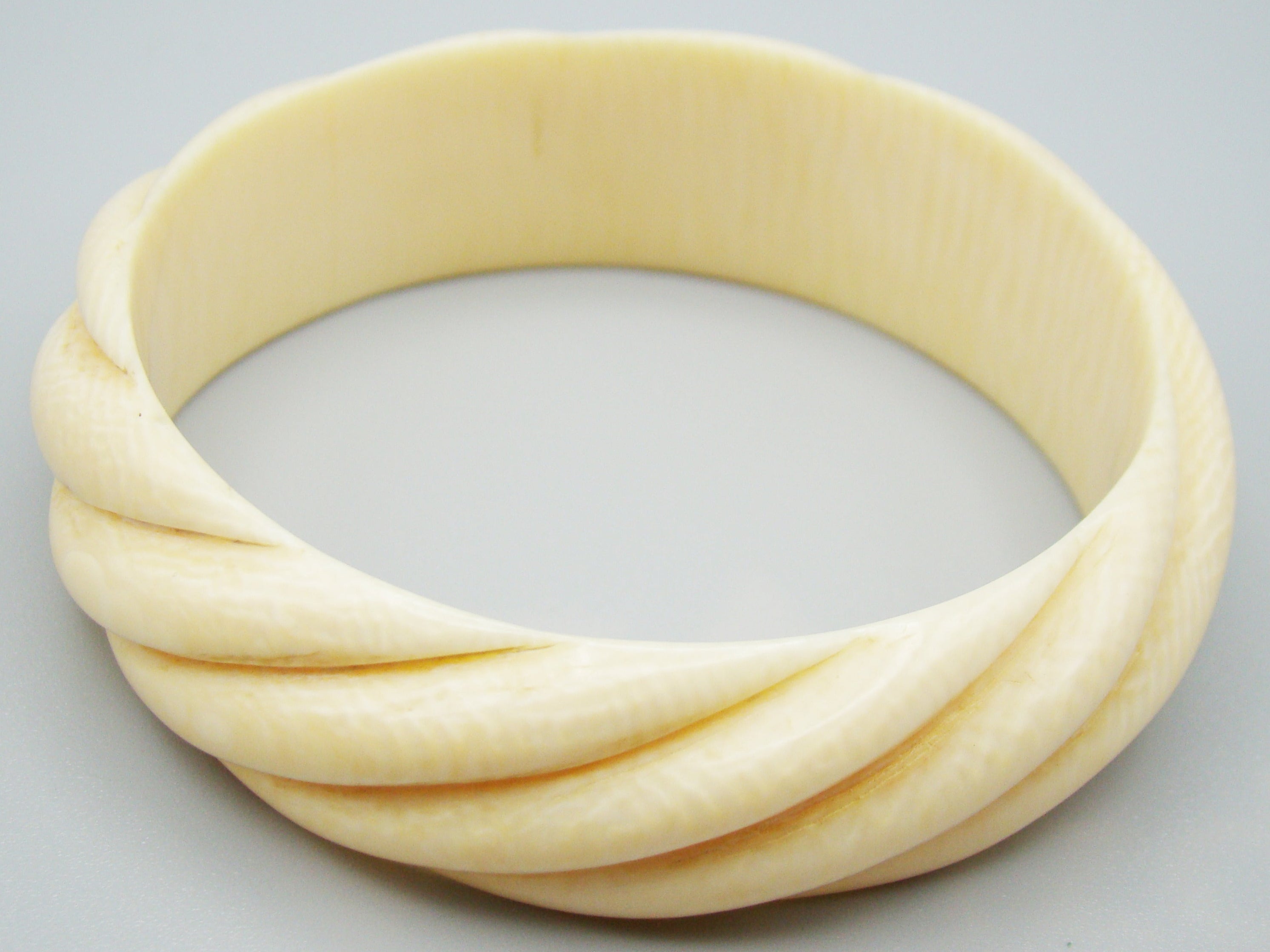 Antique Ivory, Natural Ivory, Ivory Bracelet, Mediterranean Ivory, handcarved Ivory, Asien Ivory, Elephant Ivory