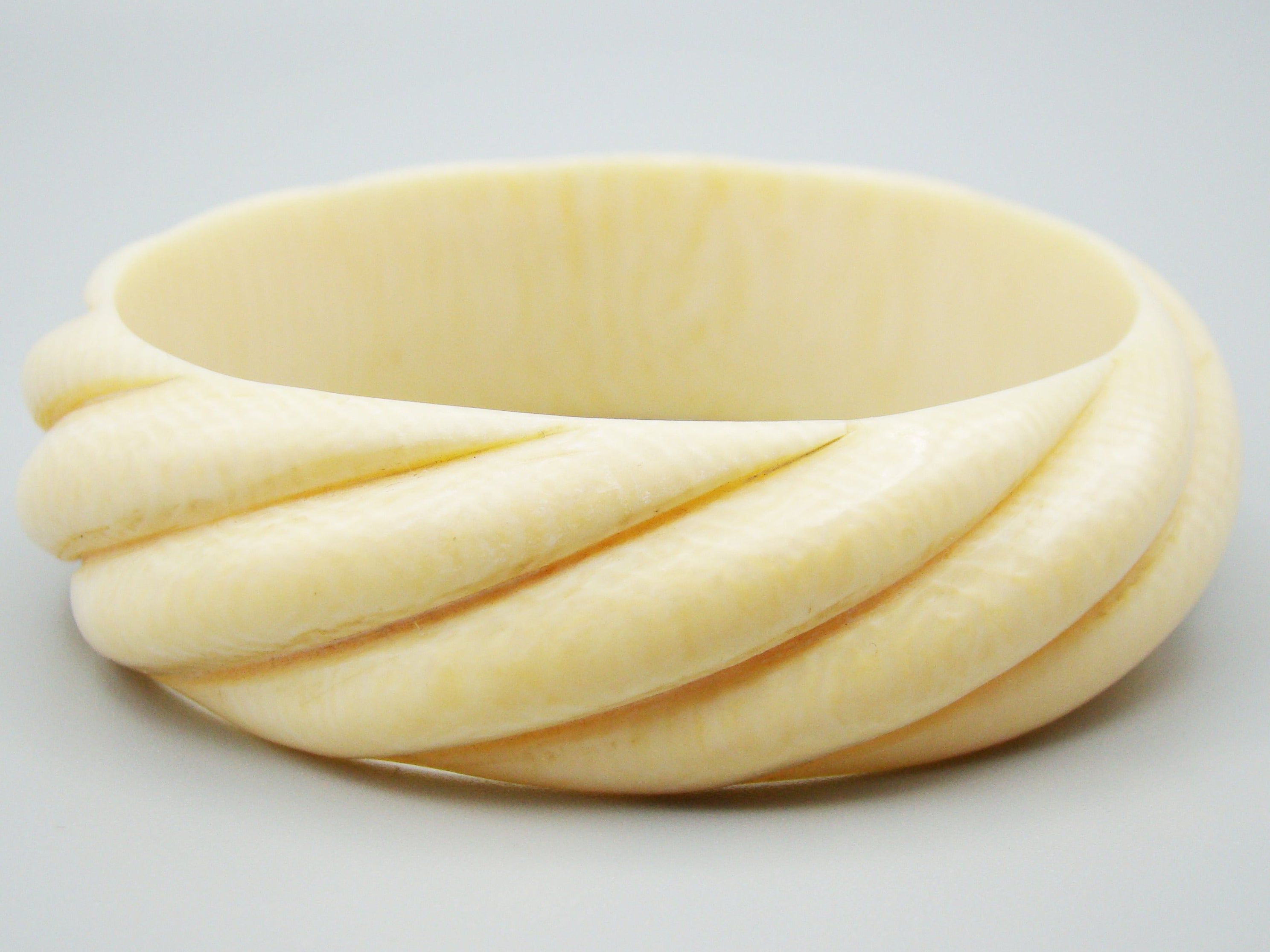 Antique Ivory, Natural Ivory, Ivory Bracelet, Mediterranean Ivory, handcarved Ivory, Asien Ivory, Elephant Ivory