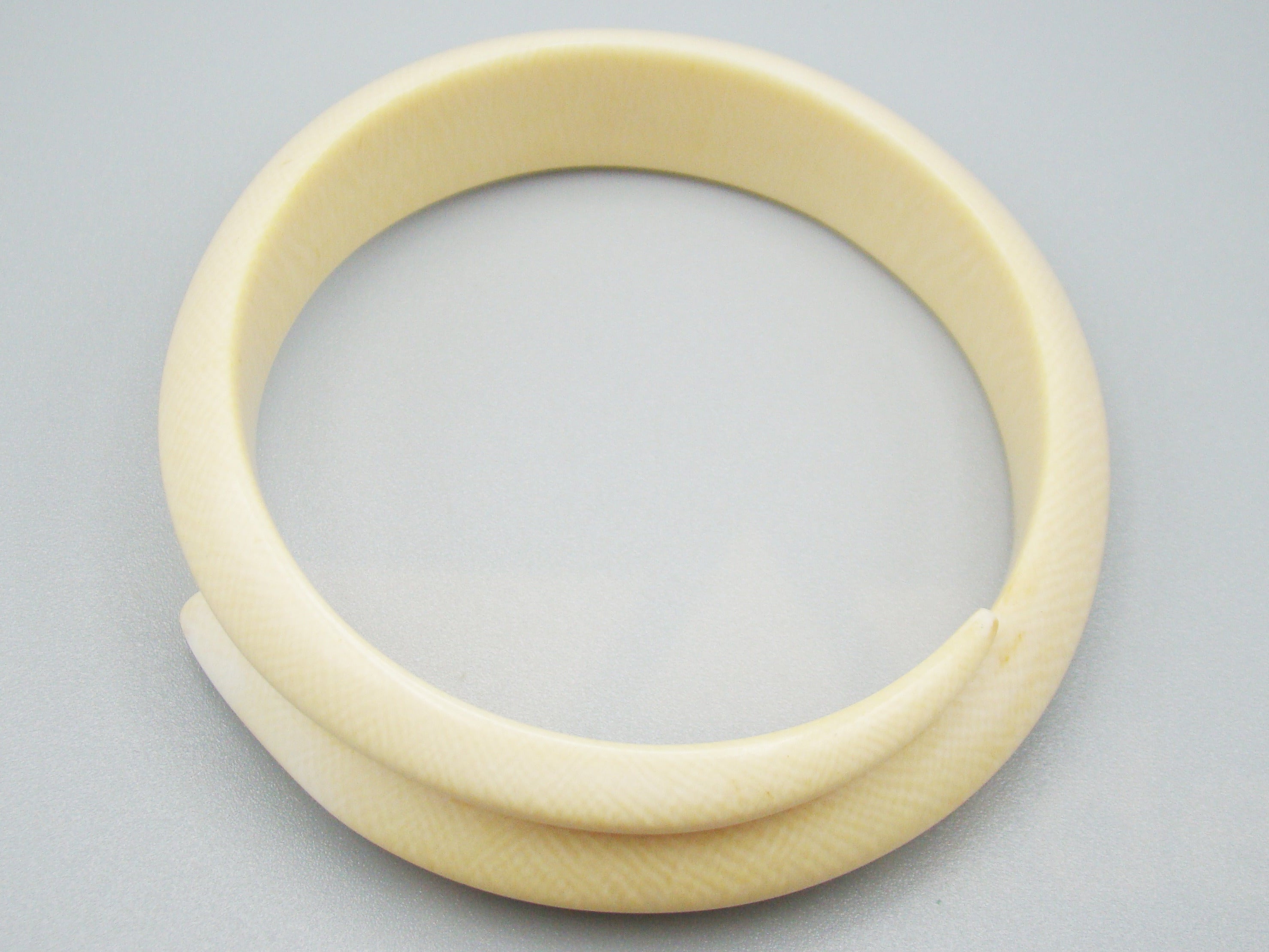 Antique Ivory, Natural Ivory, Ivory Bracelet, Mediterranean Ivory, handcarved Ivory, Asien Ivory, Elephant Ivory