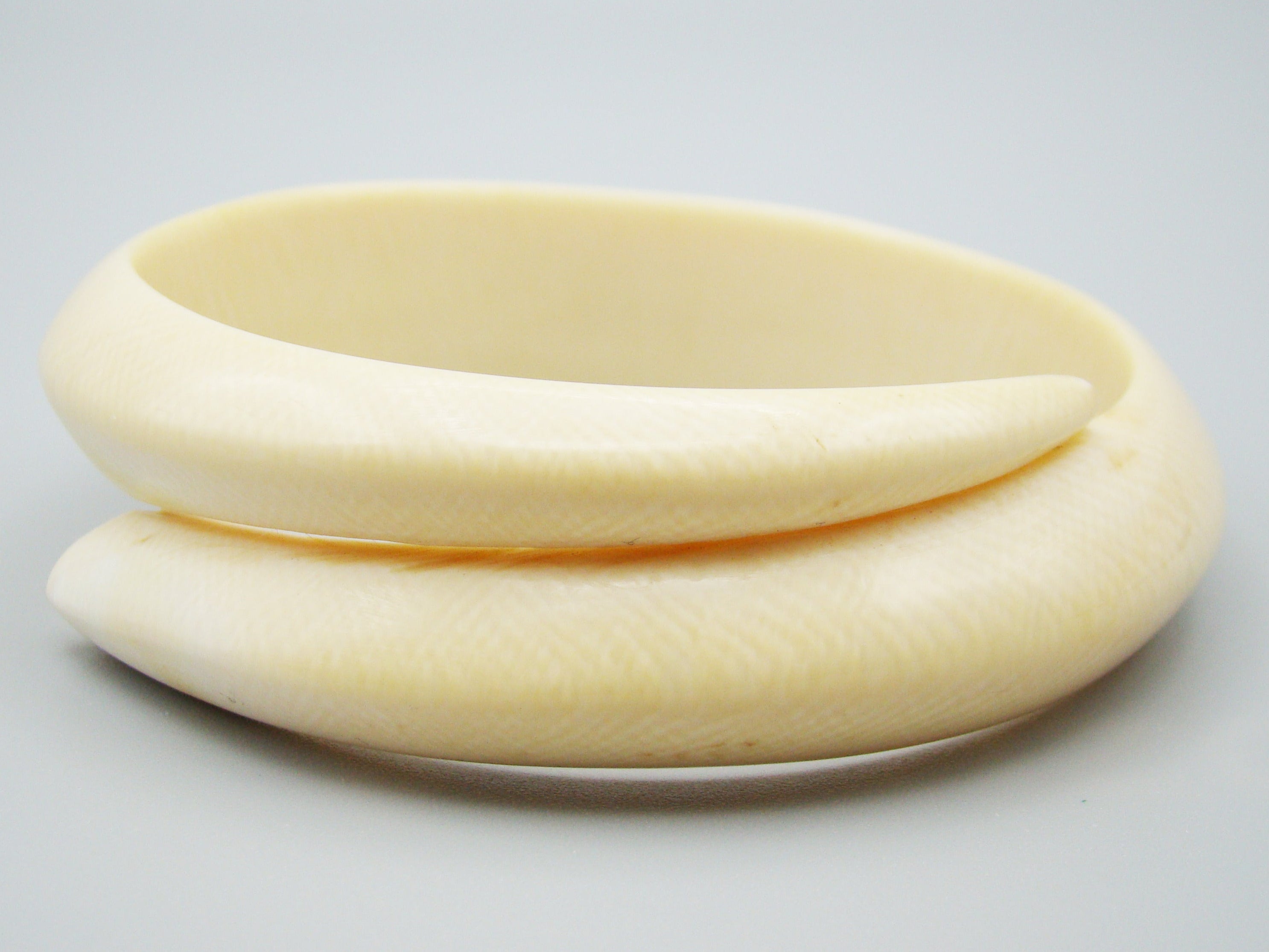 Antique Ivory, Natural Ivory, Ivory Bracelet, Mediterranean Ivory, handcarved Ivory, Asien Ivory, Elephant Ivory