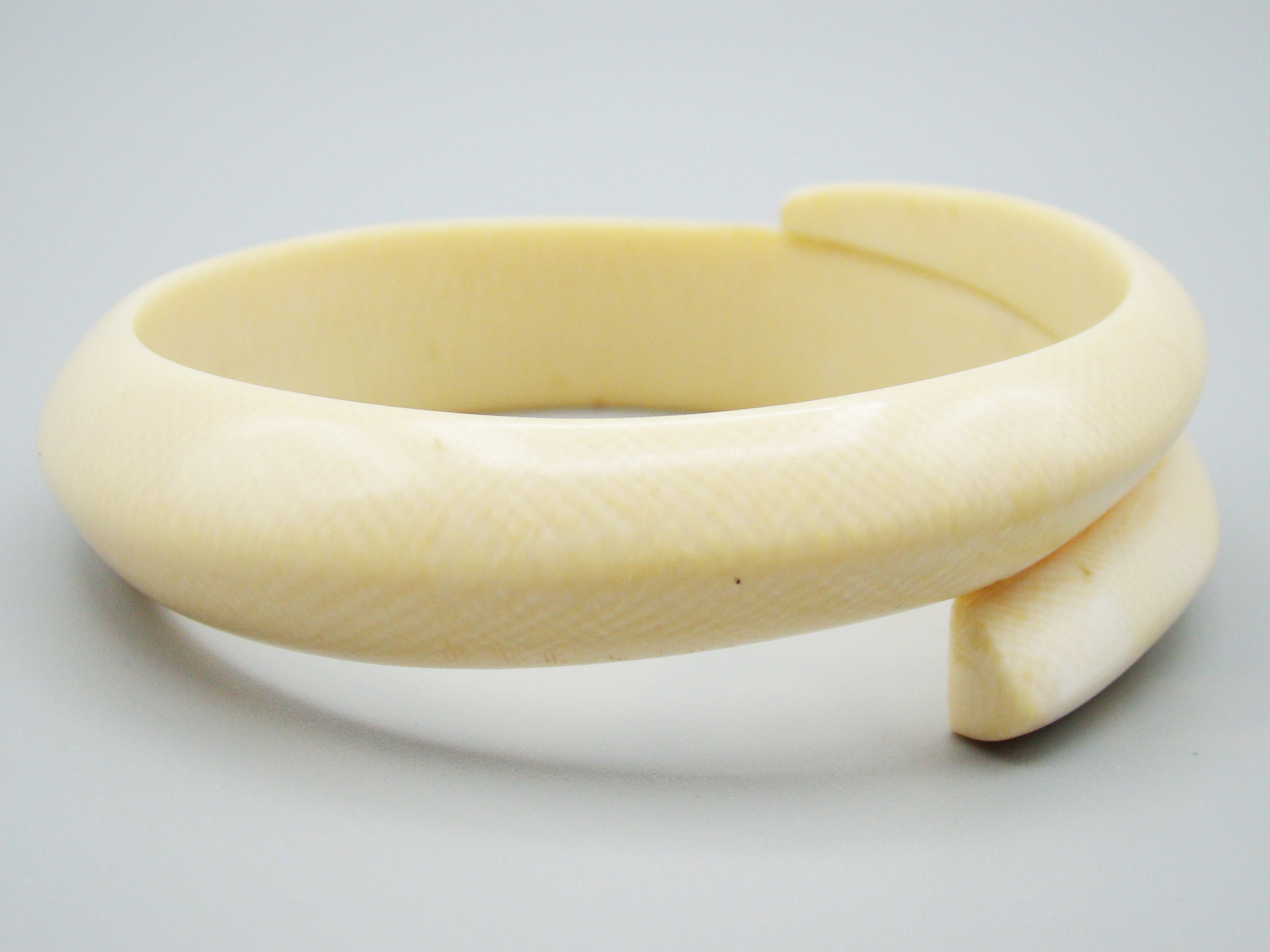 Antique Ivory, Natural Ivory, Ivory Bracelet, Mediterranean Ivory, handcarved Ivory, Asien Ivory, Elephant Ivory