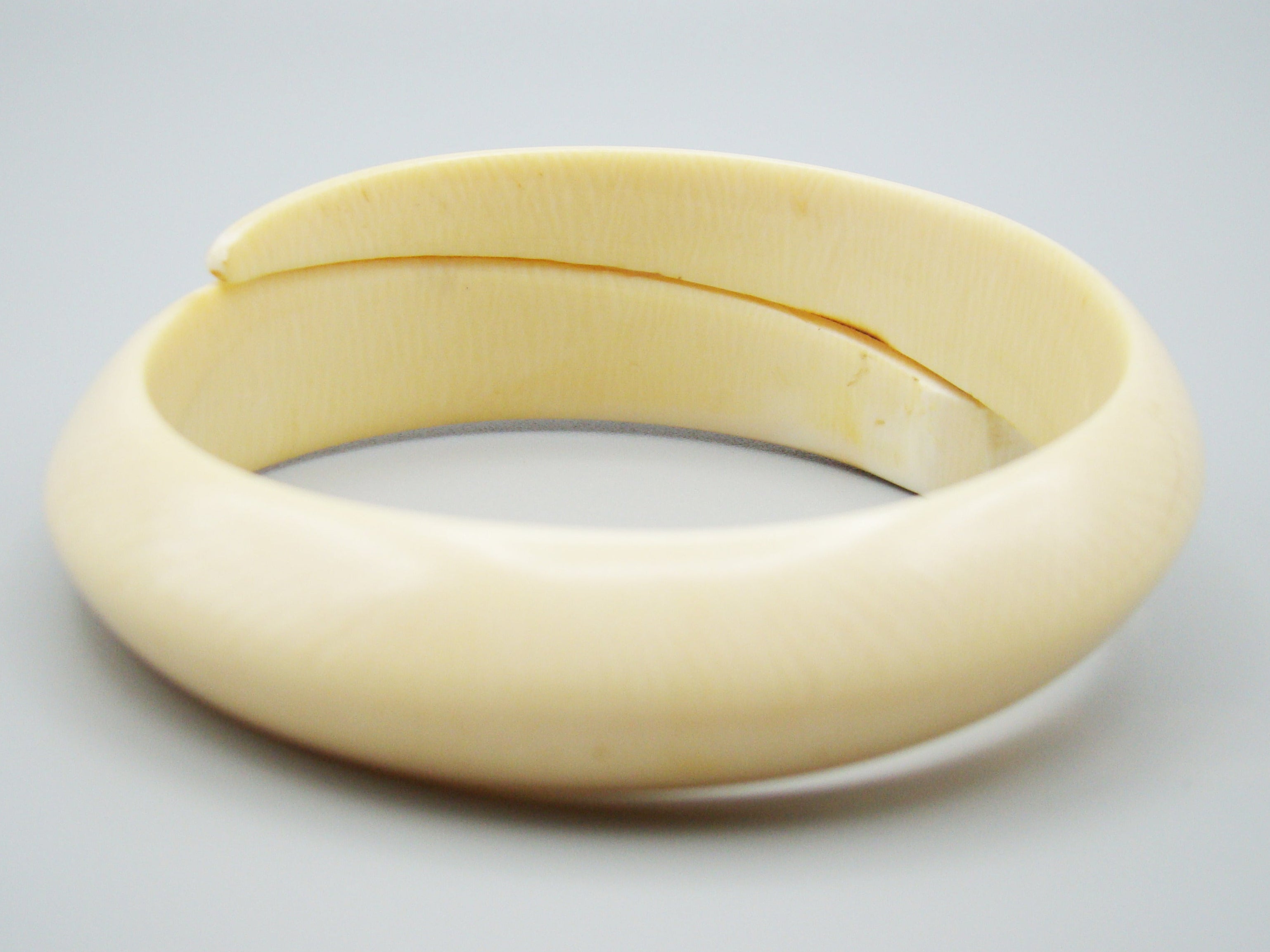 Antique Ivory, Natural Ivory, Ivory Bracelet, Mediterranean Ivory, handcarved Ivory, Asien Ivory, Elephant Ivory