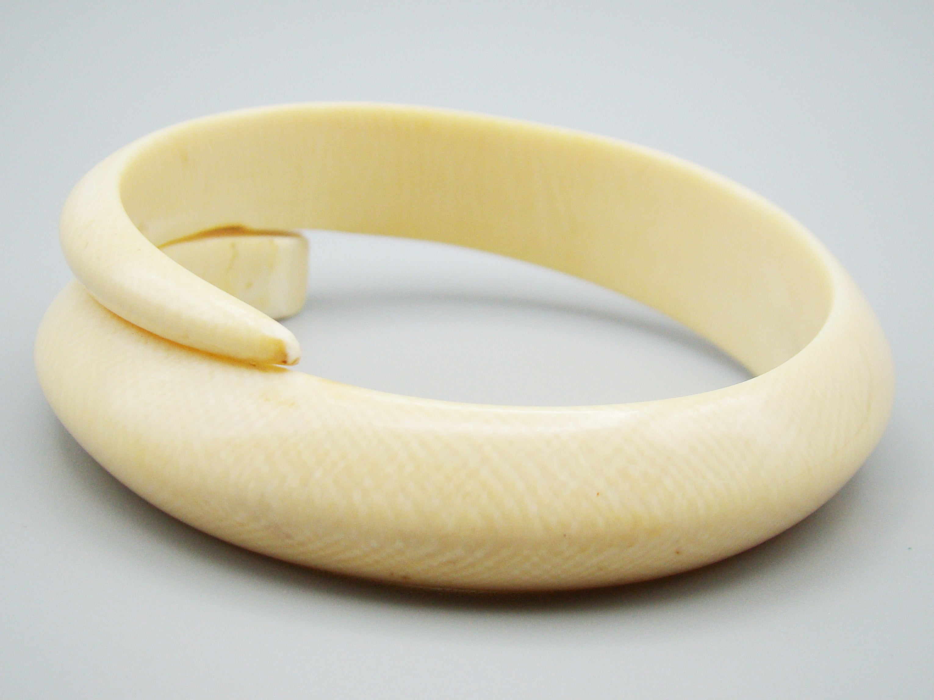 Antique Ivory, Natural Ivory, Ivory Bracelet, Mediterranean Ivory, handcarved Ivory, Asien Ivory, Elephant Ivory