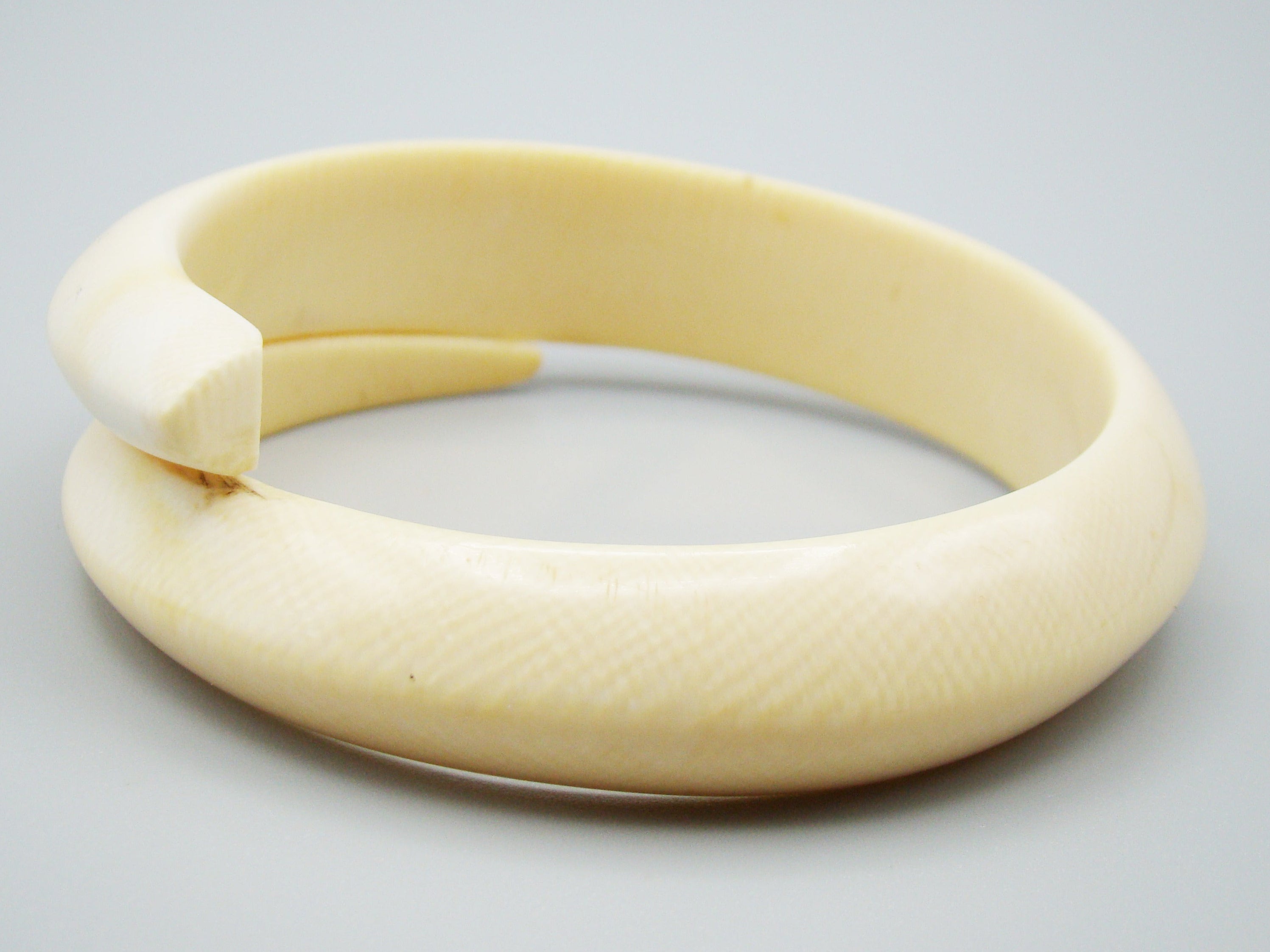 Antique Ivory, Natural Ivory, Ivory Bracelet, Mediterranean Ivory, handcarved Ivory, Asien Ivory, Elephant Ivory