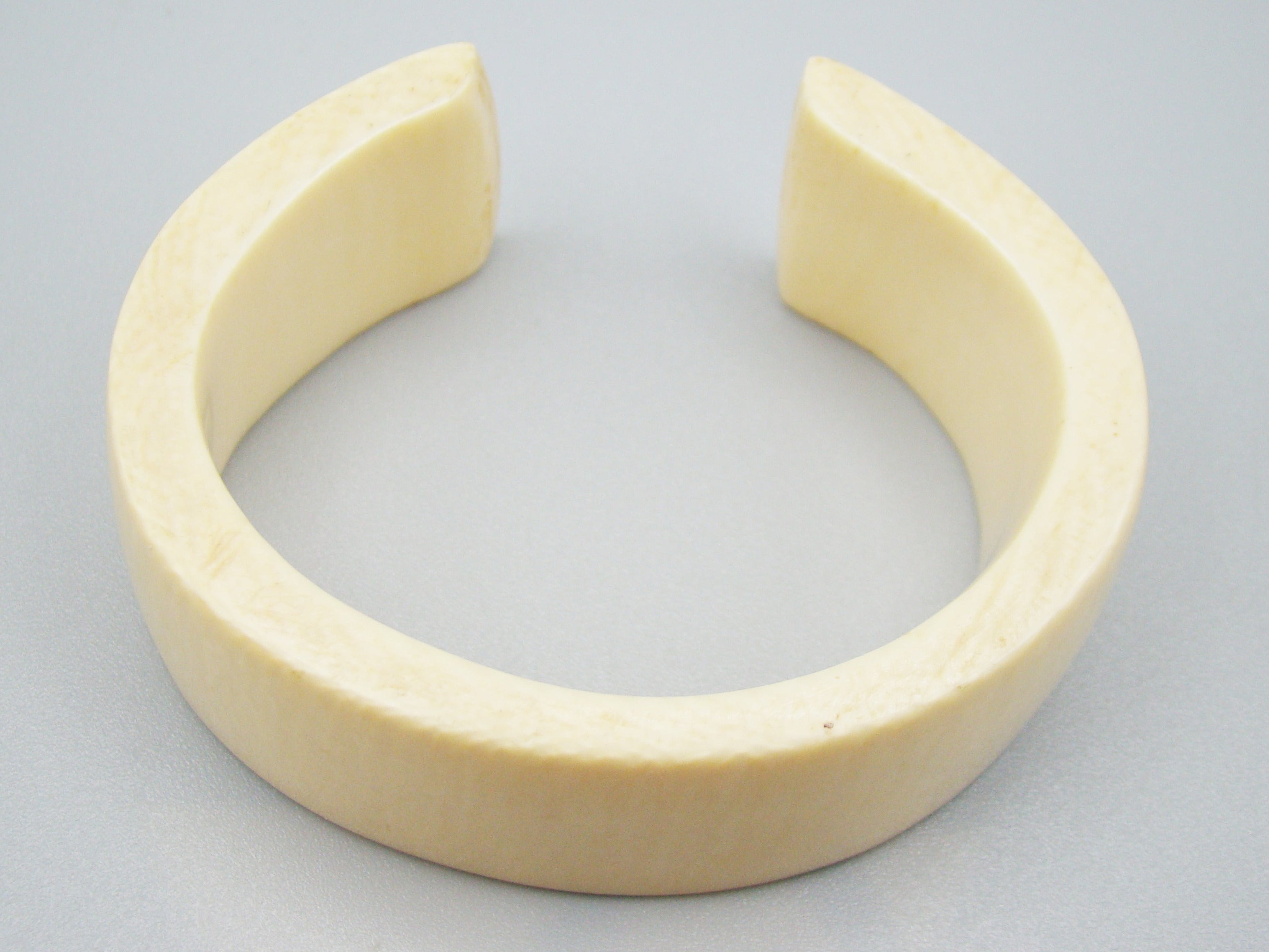Antique Ivory, Natural Ivory, Ivory Bracelet, Mediterranean Ivory, handcarved Ivory, Asien Ivory, Elephant Ivory