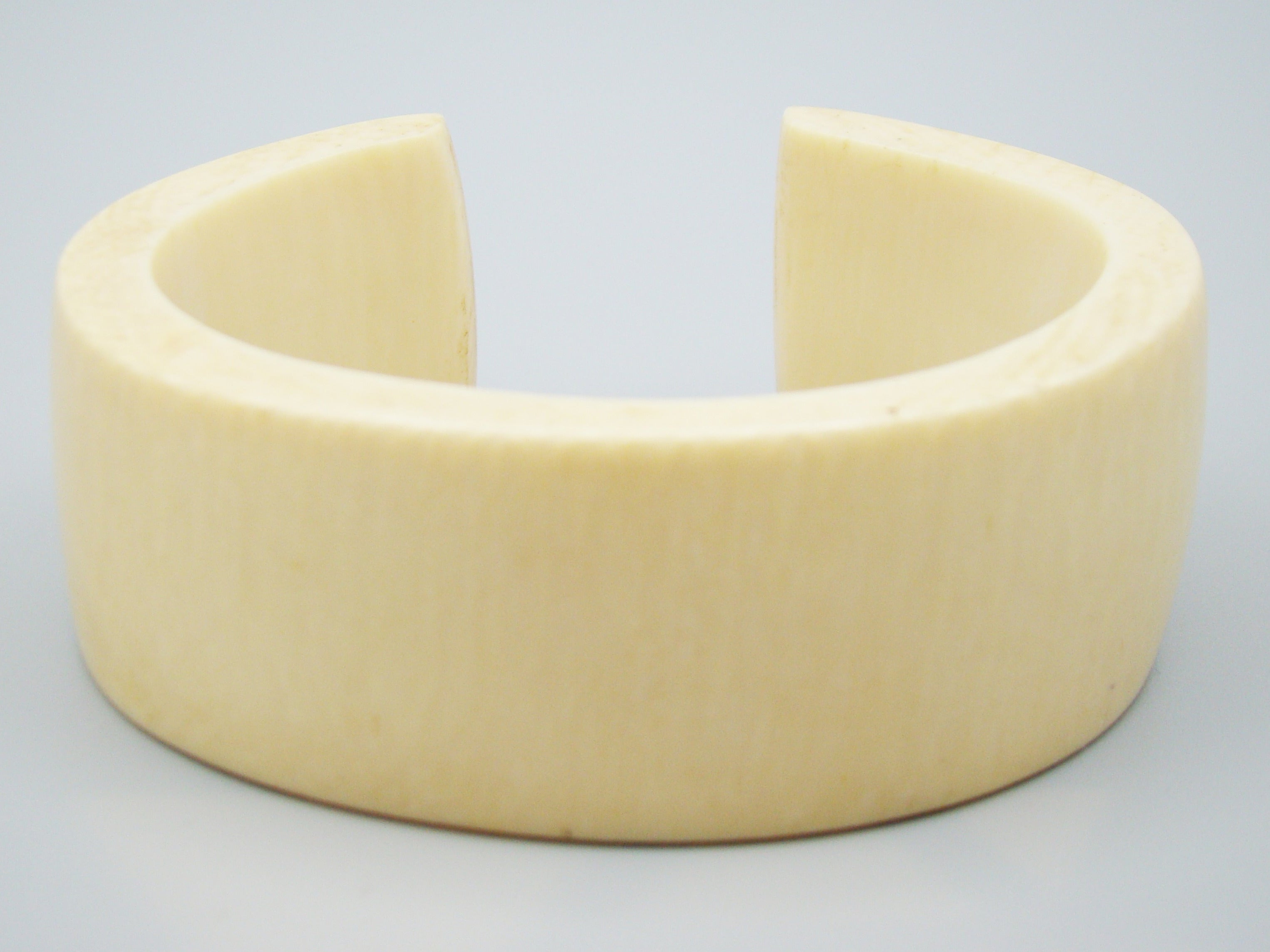 Antique Ivory, Natural Ivory, Ivory Bracelet, Mediterranean Ivory, handcarved Ivory, Asien Ivory, Elephant Ivory