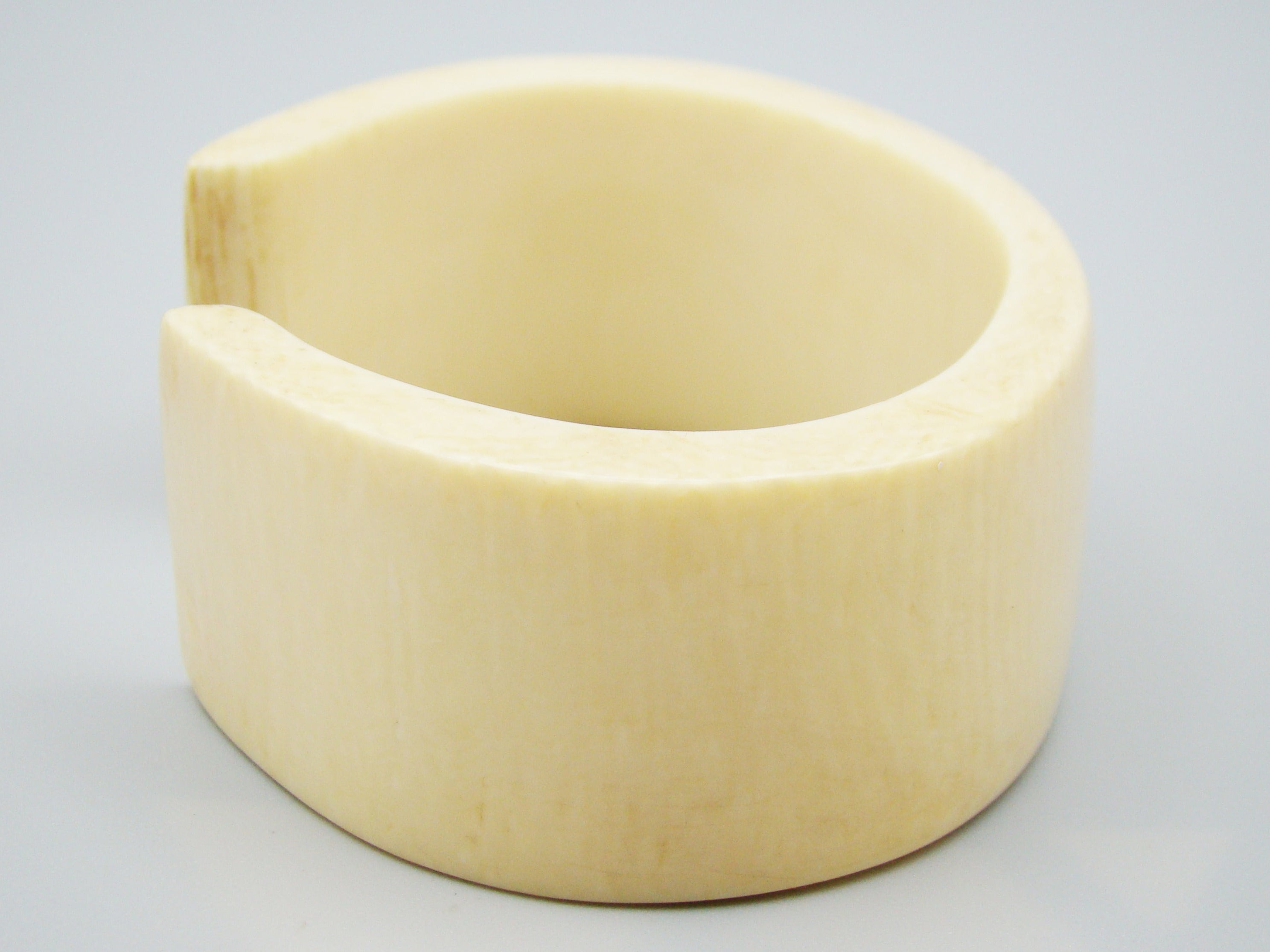 Antique Ivory, Natural Ivory, Ivory Bracelet, Mediterranean Ivory, handcarved Ivory, Asien Ivory, Elephant Ivory