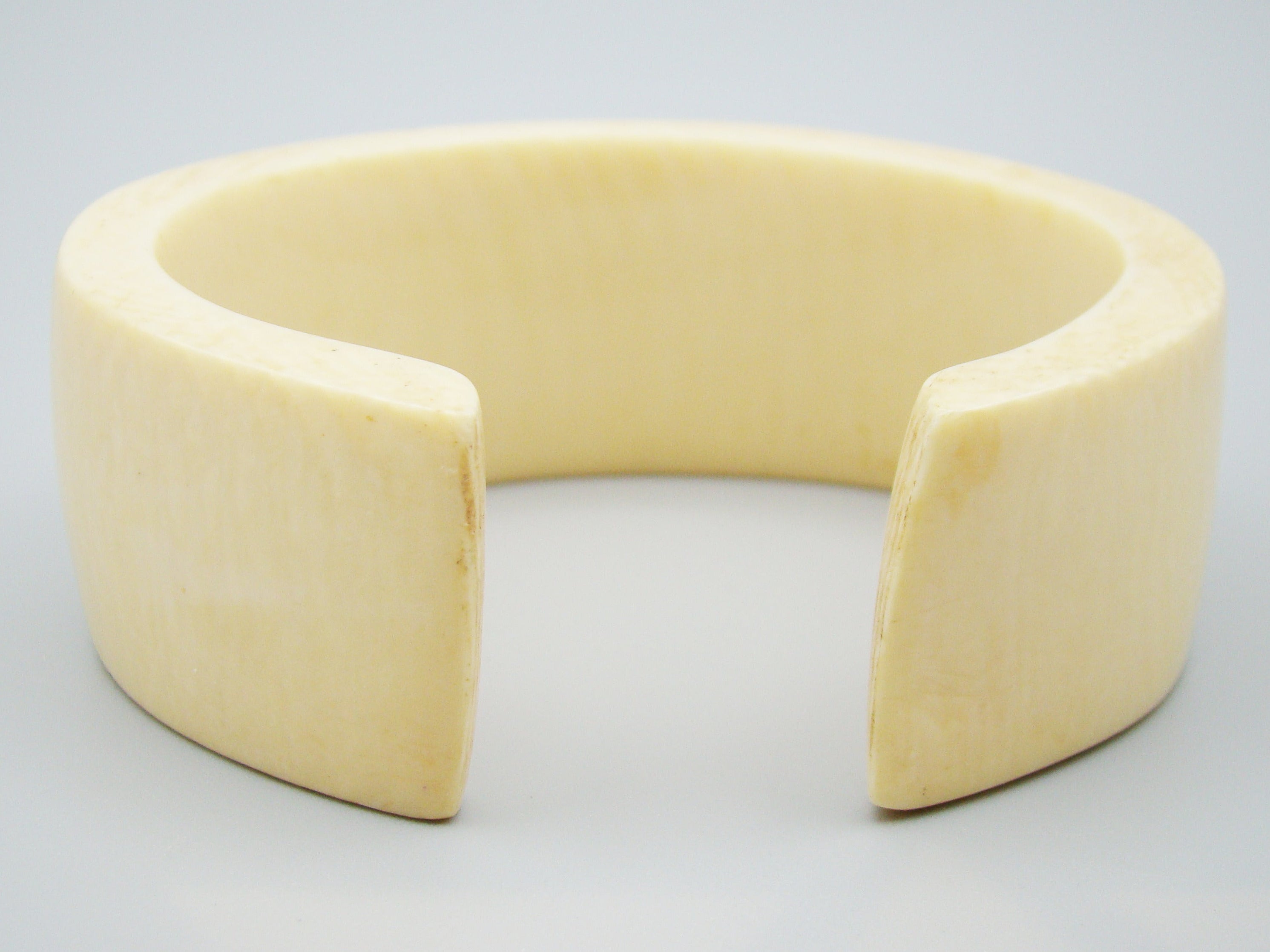 Antique Ivory, Natural Ivory, Ivory Bracelet, Mediterranean Ivory, handcarved Ivory, Asien Ivory, Elephant Ivory