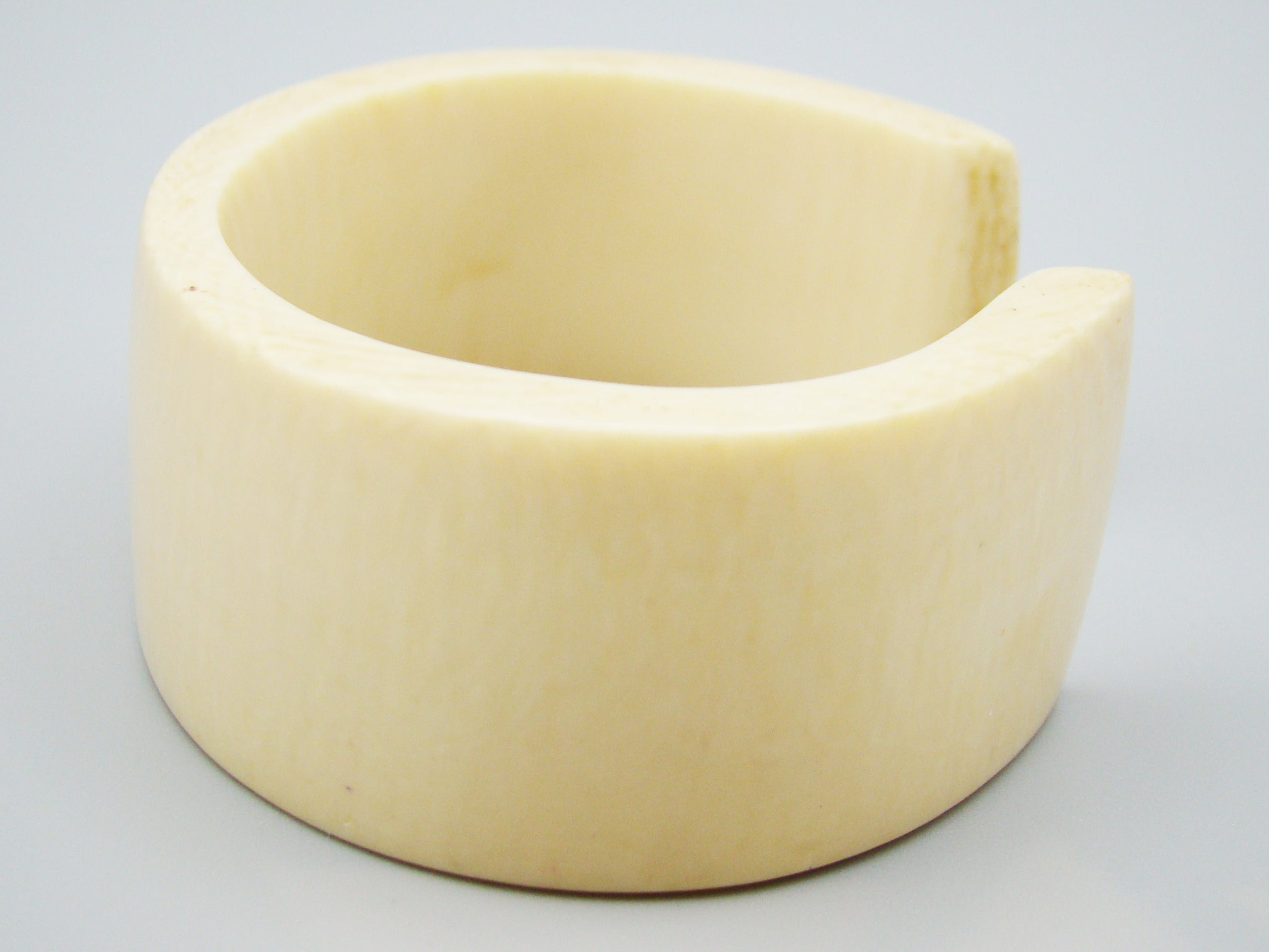 Antique Ivory, Natural Ivory, Ivory Bracelet, Mediterranean Ivory, handcarved Ivory, Asien Ivory, Elephant Ivory