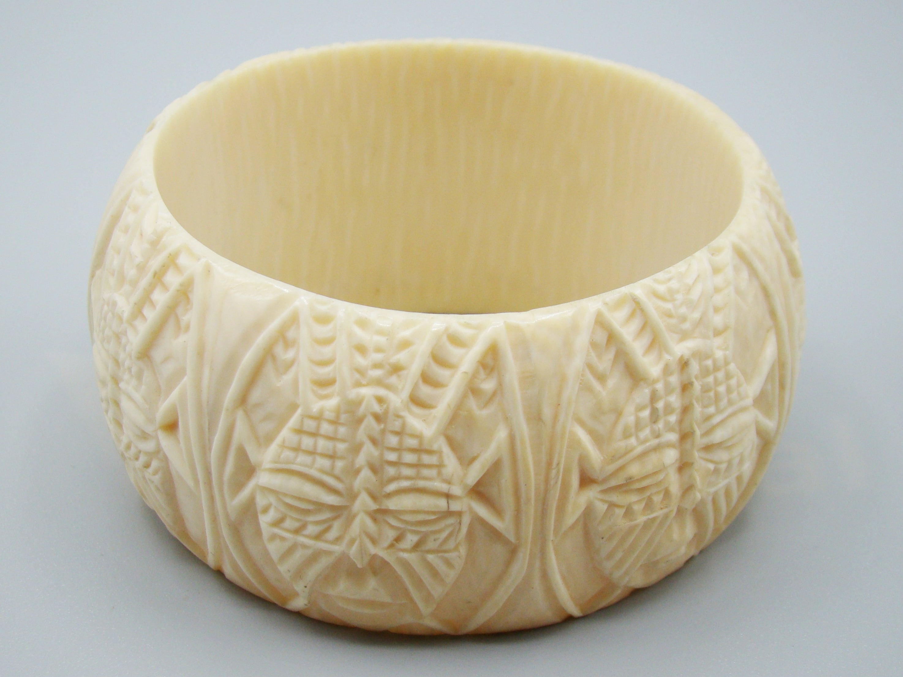 Antique Ivory, Natural Ivory, Ivory Bracelet, Mediterranean Ivory, handcarved Ivory, Asien Ivory, Elephant Ivory