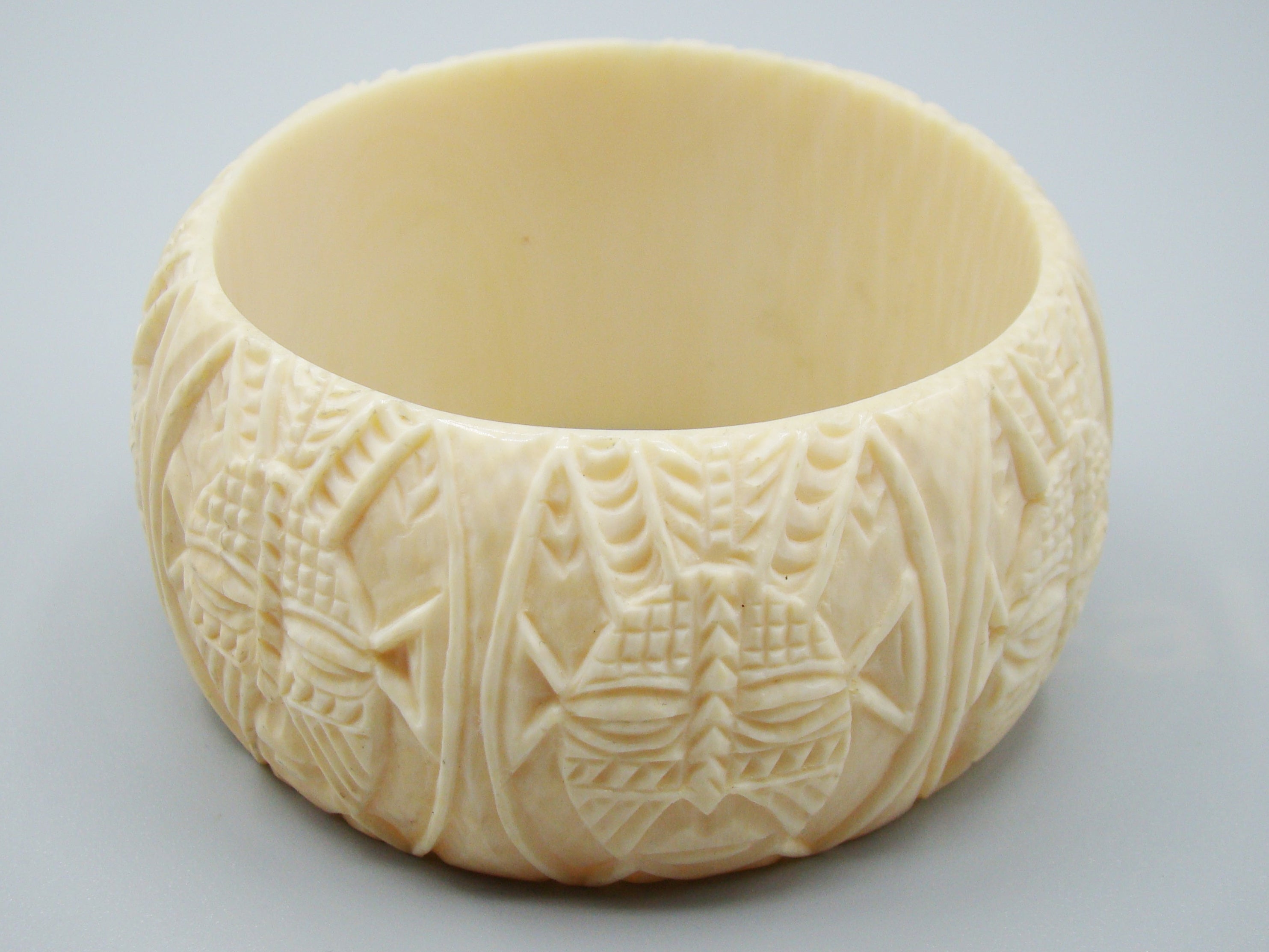 Antique Ivory, Natural Ivory, Ivory Bracelet, Mediterranean Ivory, handcarved Ivory, Asien Ivory, Elephant Ivory