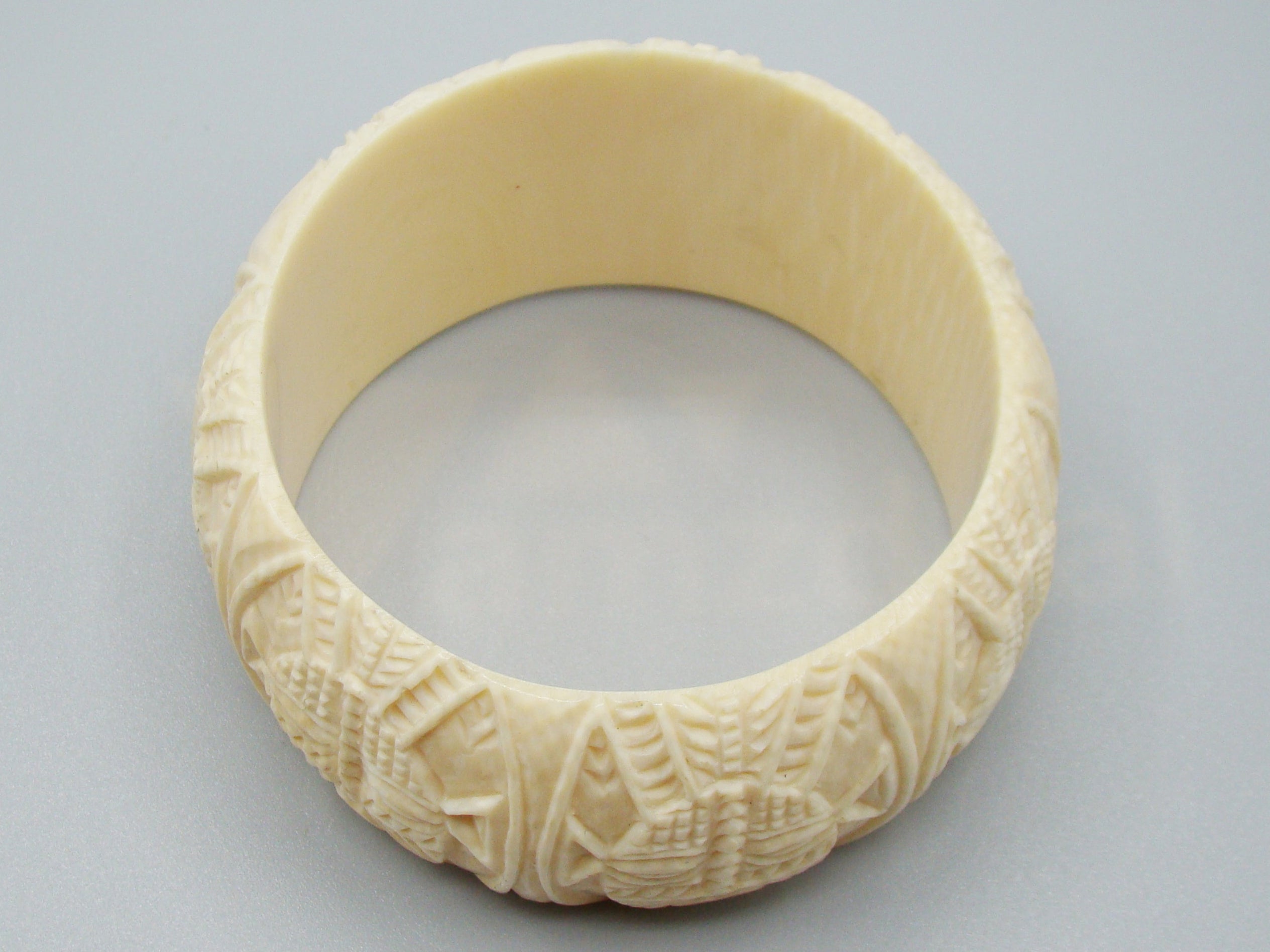 Antique Ivory, Natural Ivory, Ivory Bracelet, Mediterranean Ivory, handcarved Ivory, Asien Ivory, Elephant Ivory